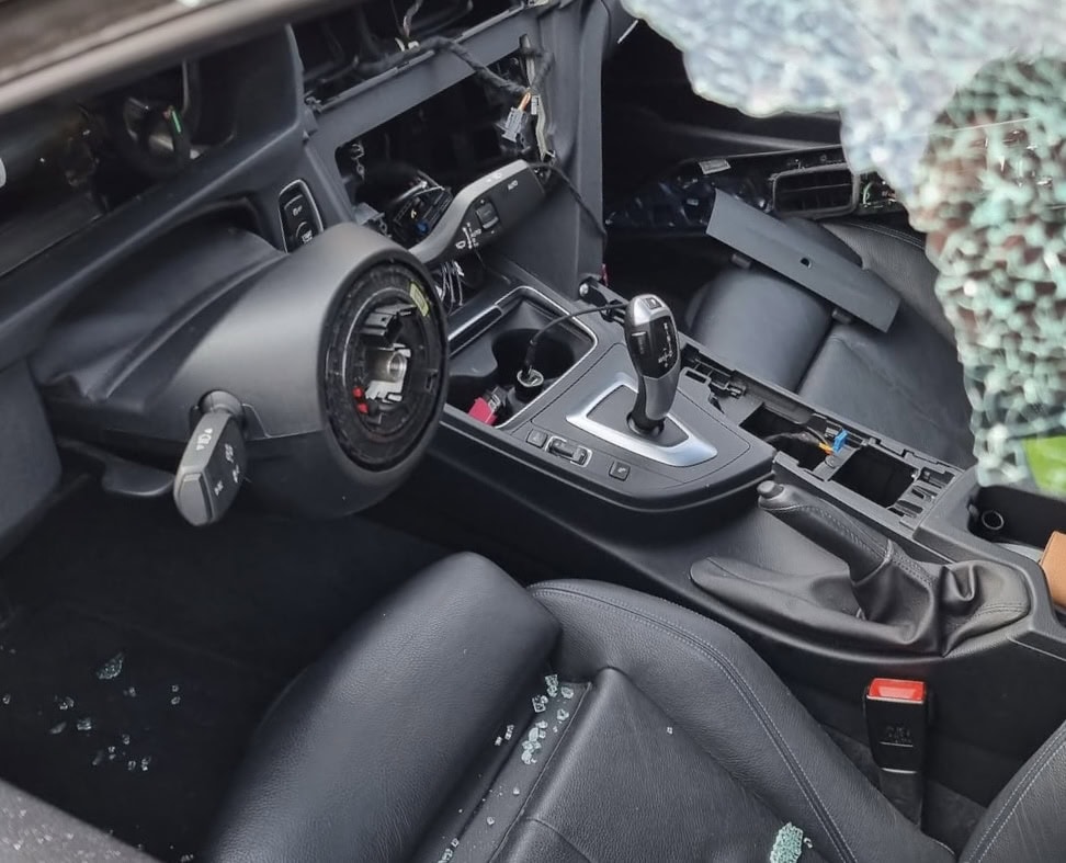 Dashboard-dieven slaan opnieuw toe in Westerkwartier: drie BMW’s doelwit