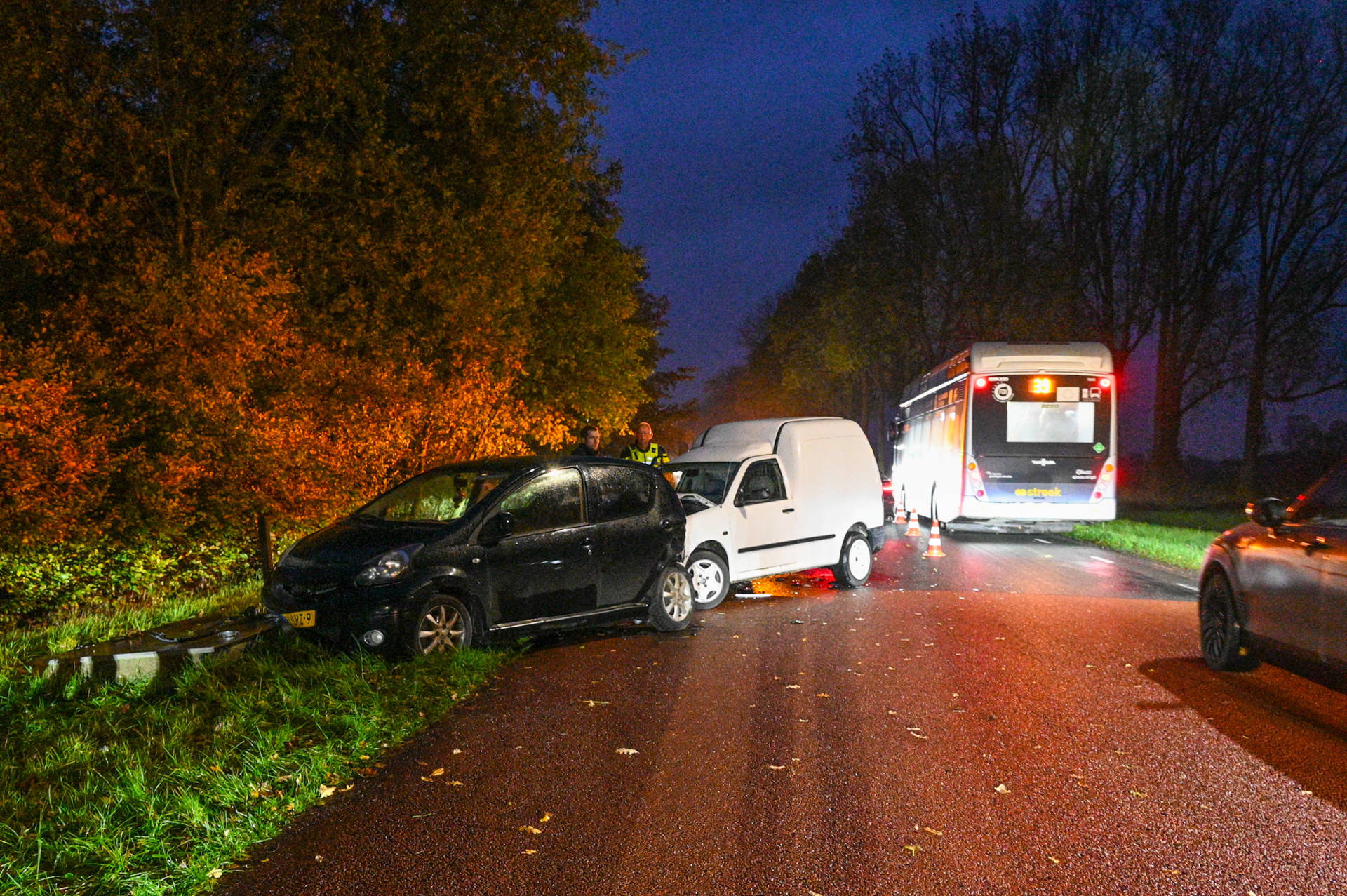 Meerdere voertuigen in botsing op kruising in Niekerk