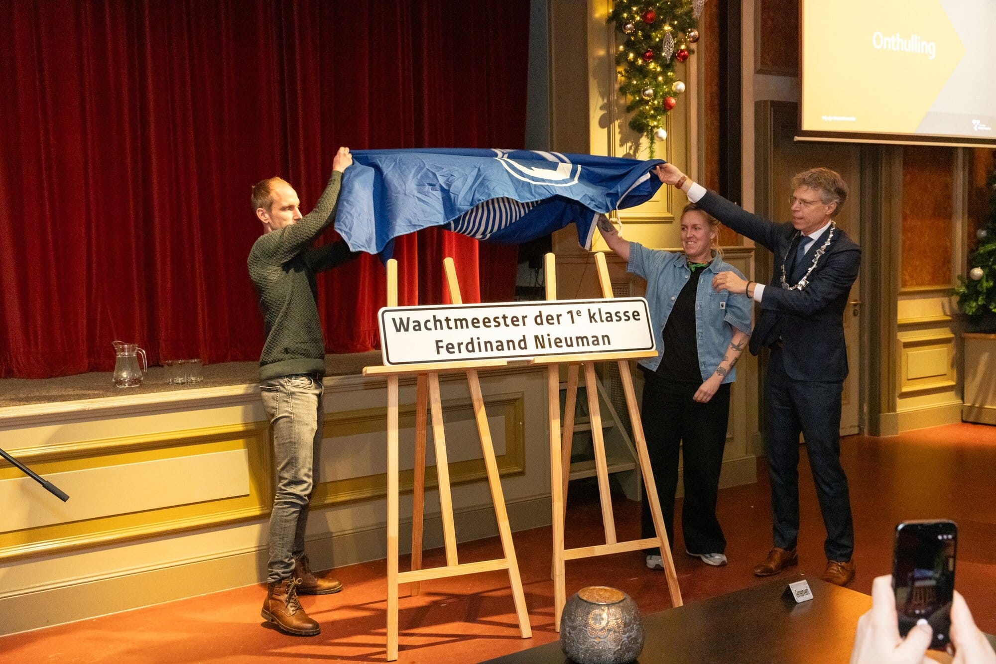 Viaduct A7 bij Midwolde tijdens officiële ceremonie vernoemd naar omgekomen militair Fred Nieuman