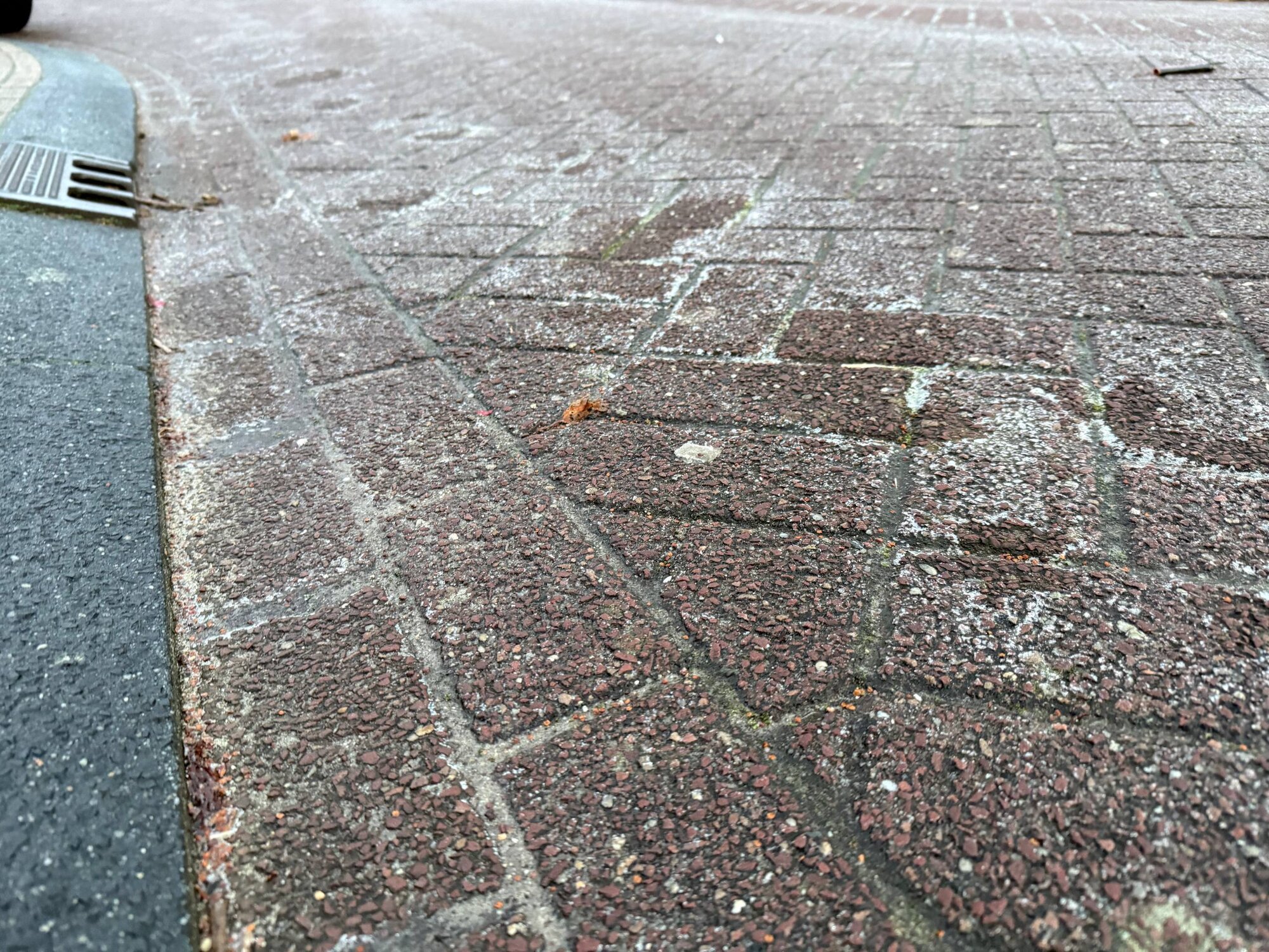 Code geel: Plaatselijk spekglad door bevriezing van natte weggedeelten