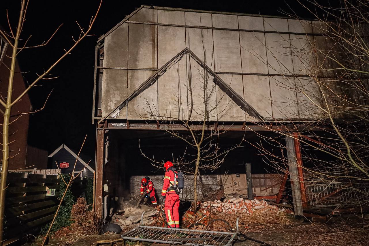 Brand in leegstaand pand van voormalige discotheek Pruim in Zevenhuizen