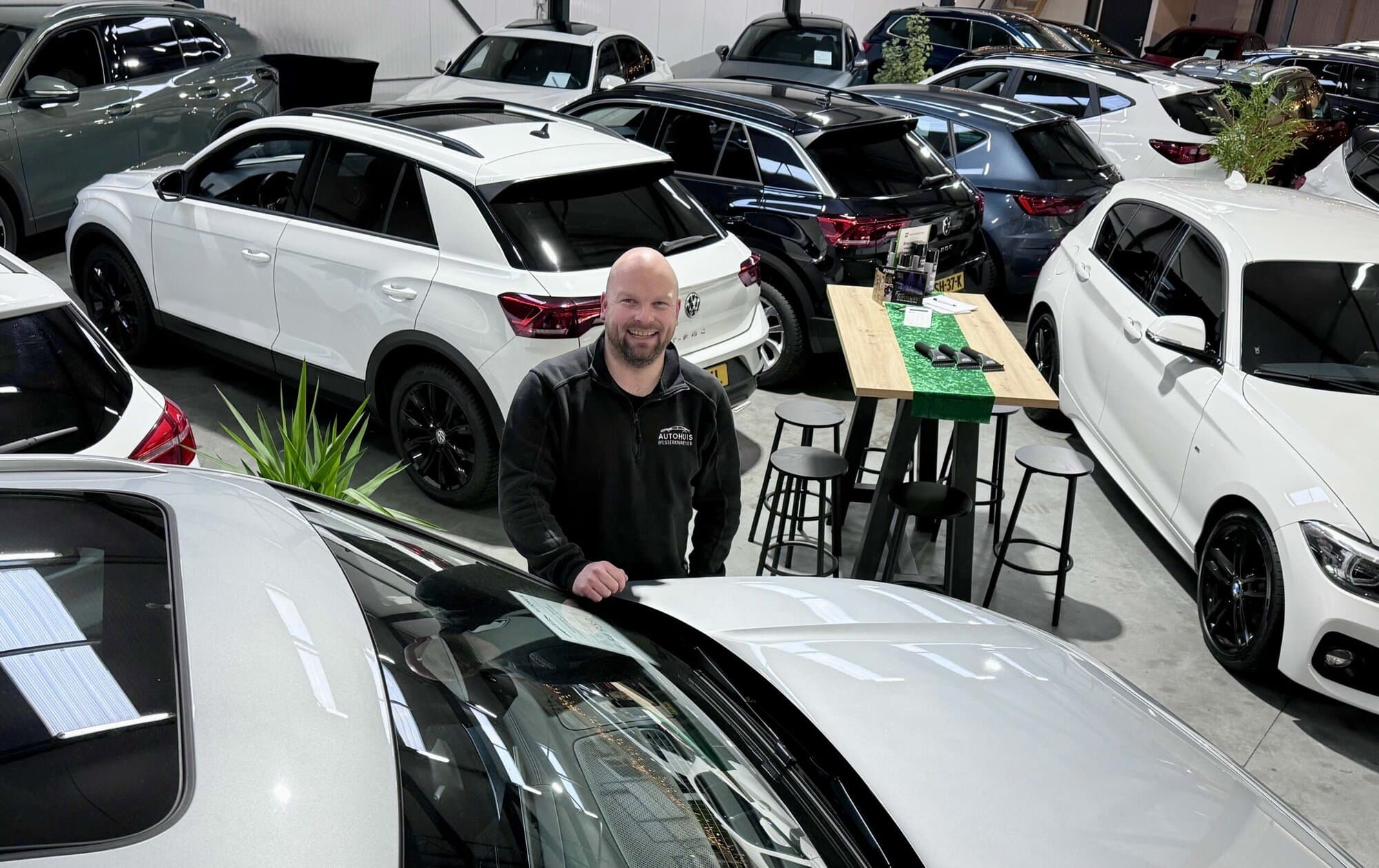 Autohuis Westerkwartier breidt showroom uit na succesvol eerste jaar