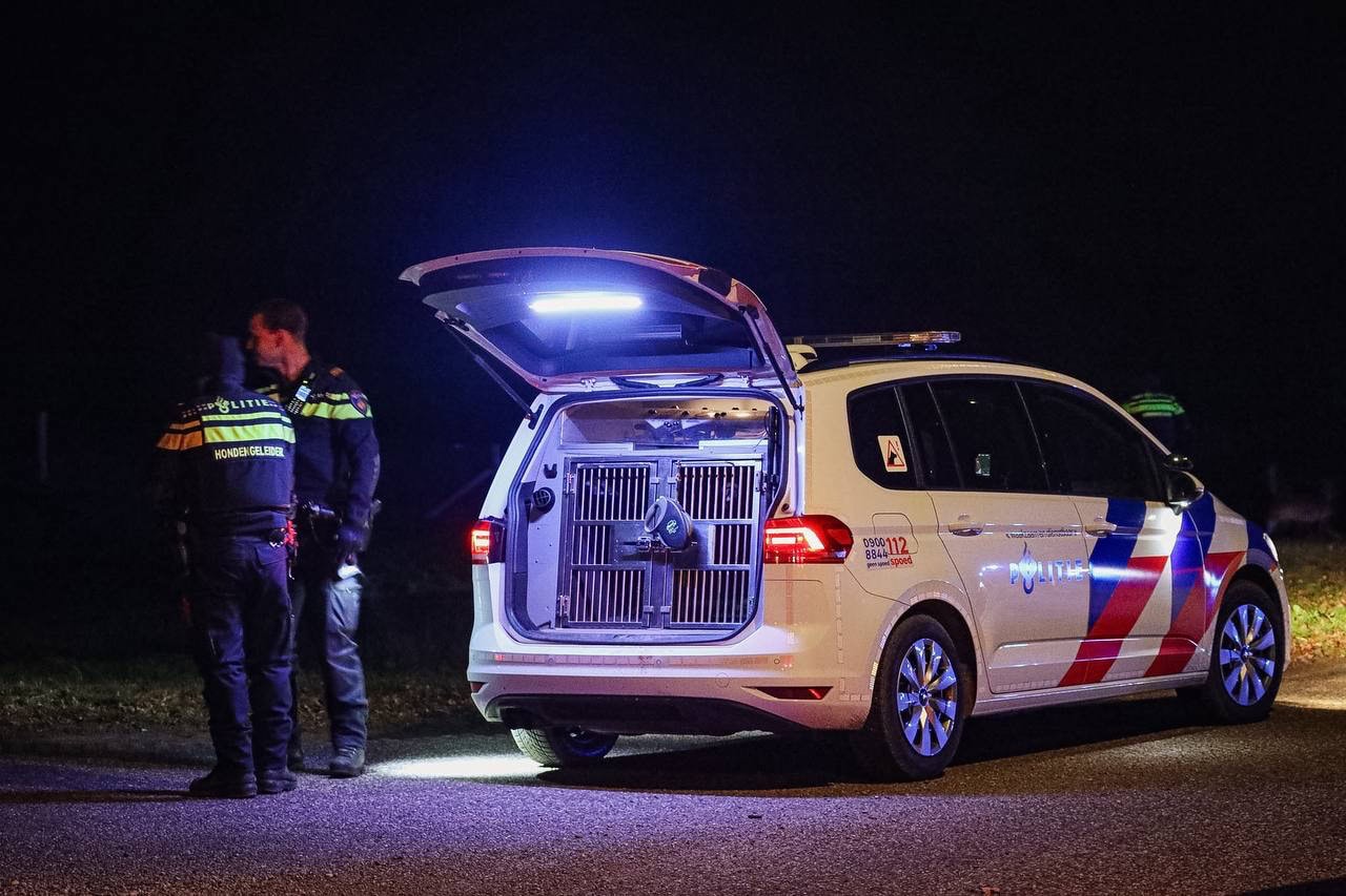 Politie zoekt man tussen 20-30 jaar met een bruine tas en natte kleding na achtervolging