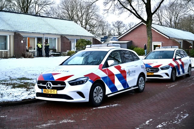 Politie gealarmeerd voor mogelijke steekpartij aan de Oranjerie in Leek: ‘Mes in beslag genomen’