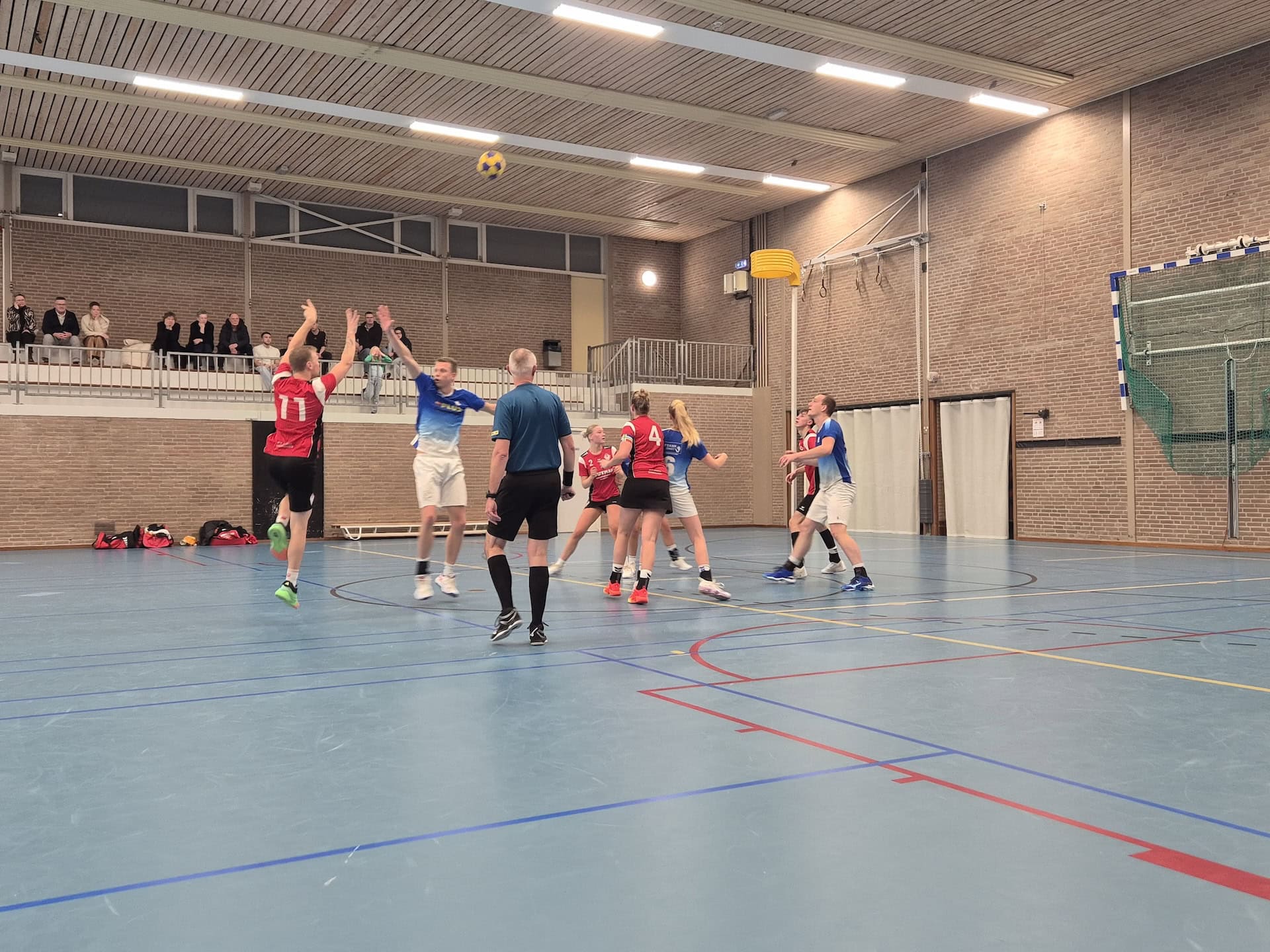 Korfballers Sparta draaien achterstand om in tweede helft tegen HHV