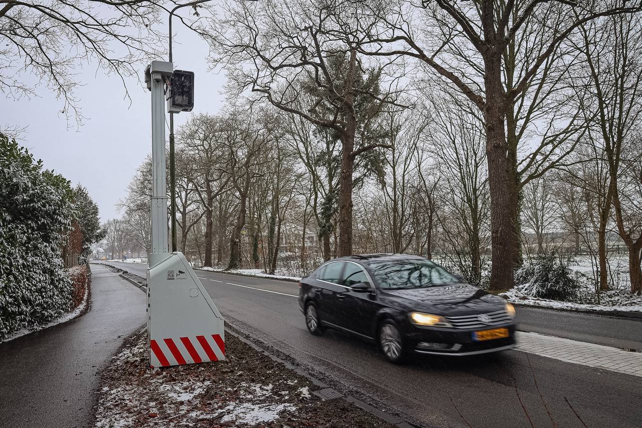 Flitspaal die duizenden boetes opleverde weer terug in Zevenhuizen