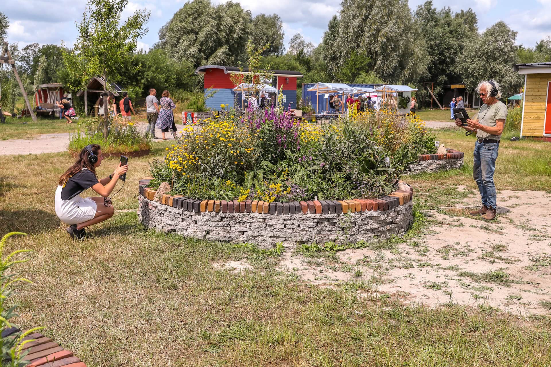 Van tegeltuin naar AR-tuin: Oldekerk combineert biodiversiteit met slimme technologie
