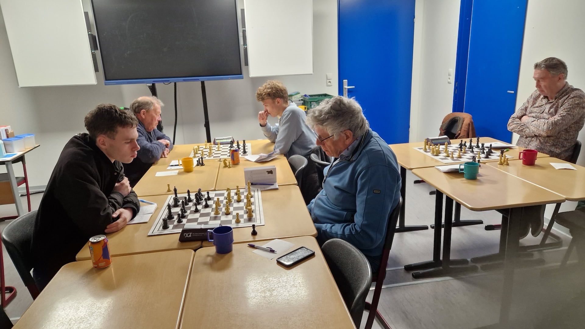 Strijd om kampioenschap weer open na verrassende zet door Tobias van Essen van schaakclub Leek