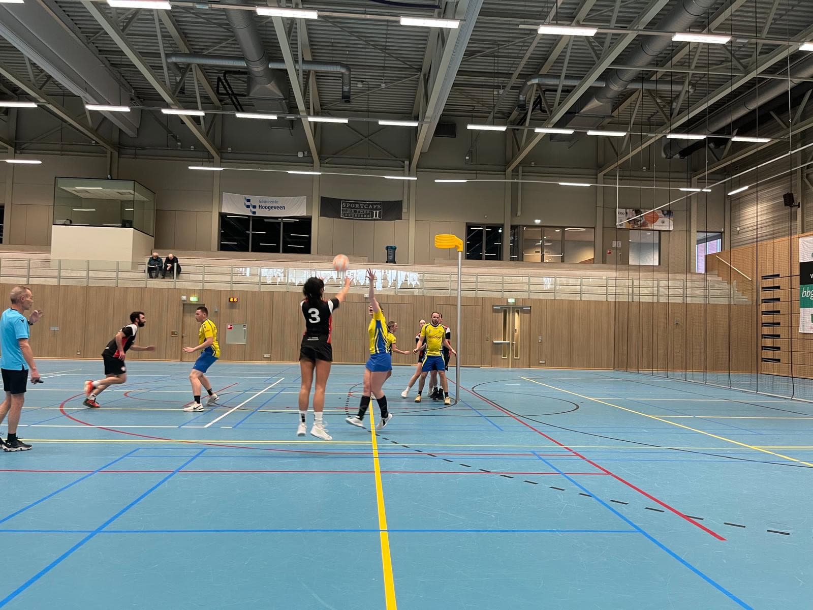 Sparta komt tekort in slotfase na knappe comeback in Hoogeveen