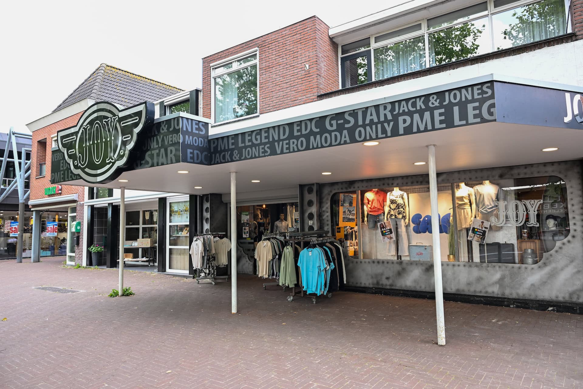 Einde van een tijdperk: kledingzaak Joy in het centrum van Leek sluit na bijna 30 jaar haar deuren