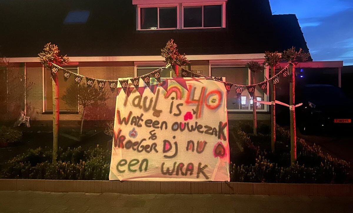 De grootste onbekende bekende van Leek is jarig: Paul Biezemans blaast 40 kaarsjes uit