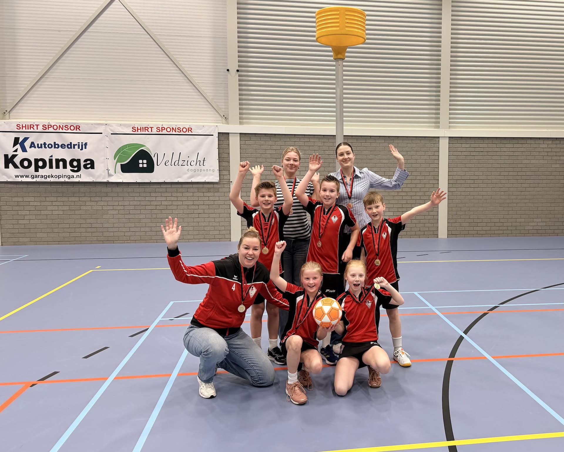 Ongeslagen en tweevoudig kampioen: Sparta J8 kroont sterk seizoen in Zevenhuizen