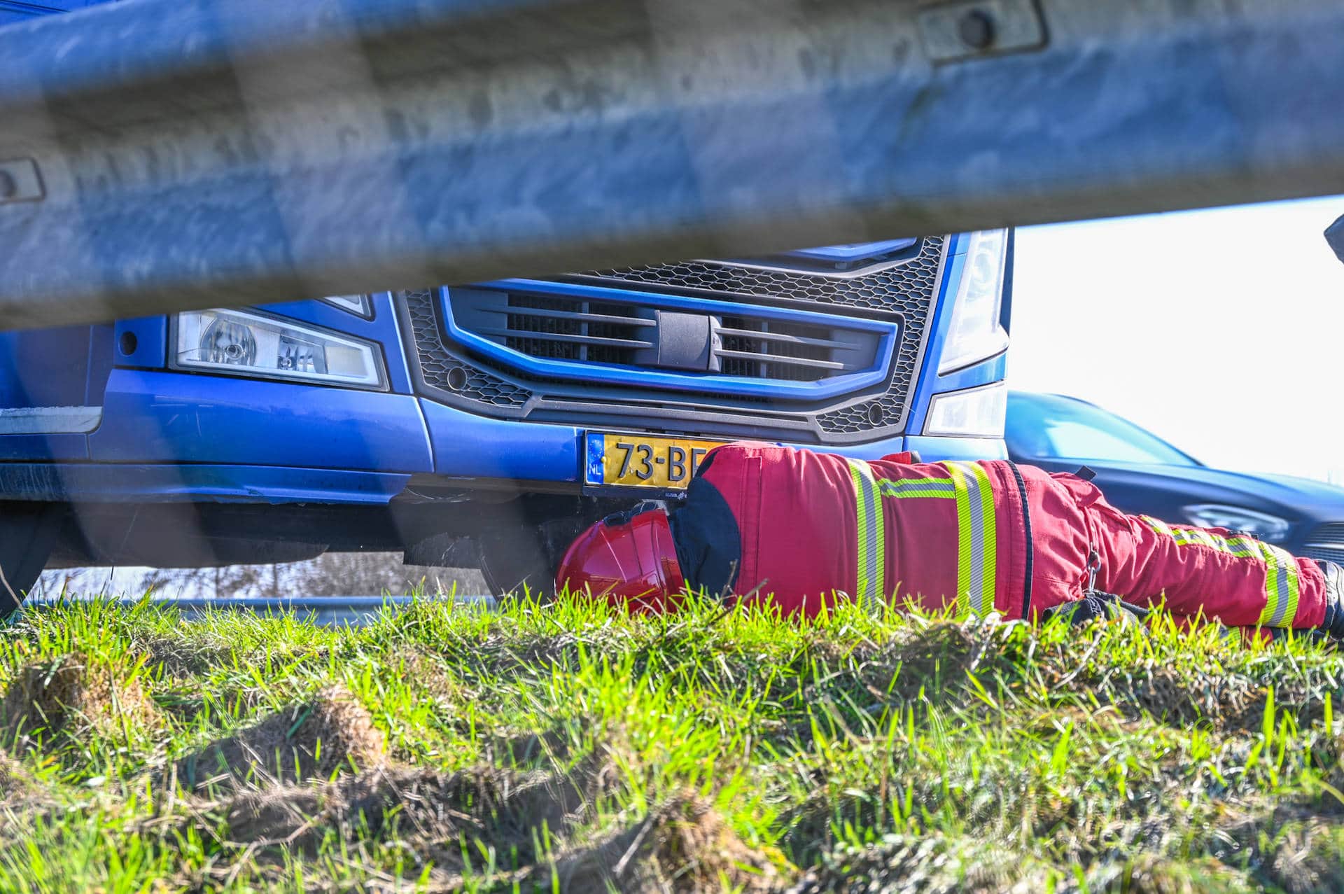 A7 bij Marum deels afgesloten door brand in remmen vrachtwagen