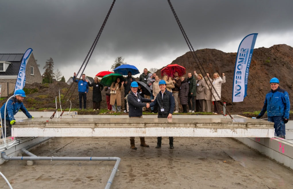 Bouw van zes woningen aan de Grietmansweg in Marum officieel van start