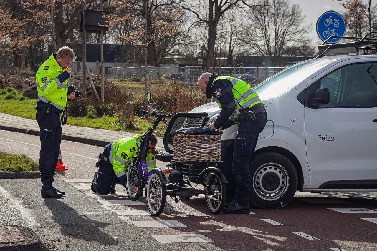 Fietser zwaargewond na botsing met automobilist in Roden; Mobiel Medisch Team ingezet