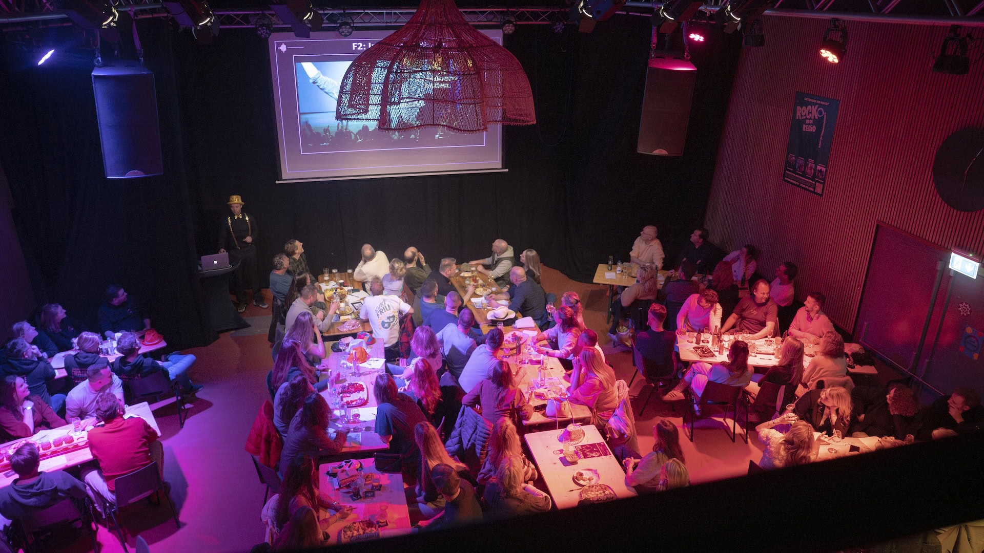 Uitverkocht en gezellig: Eva-evenementen houdt pubquiz-reeks levend