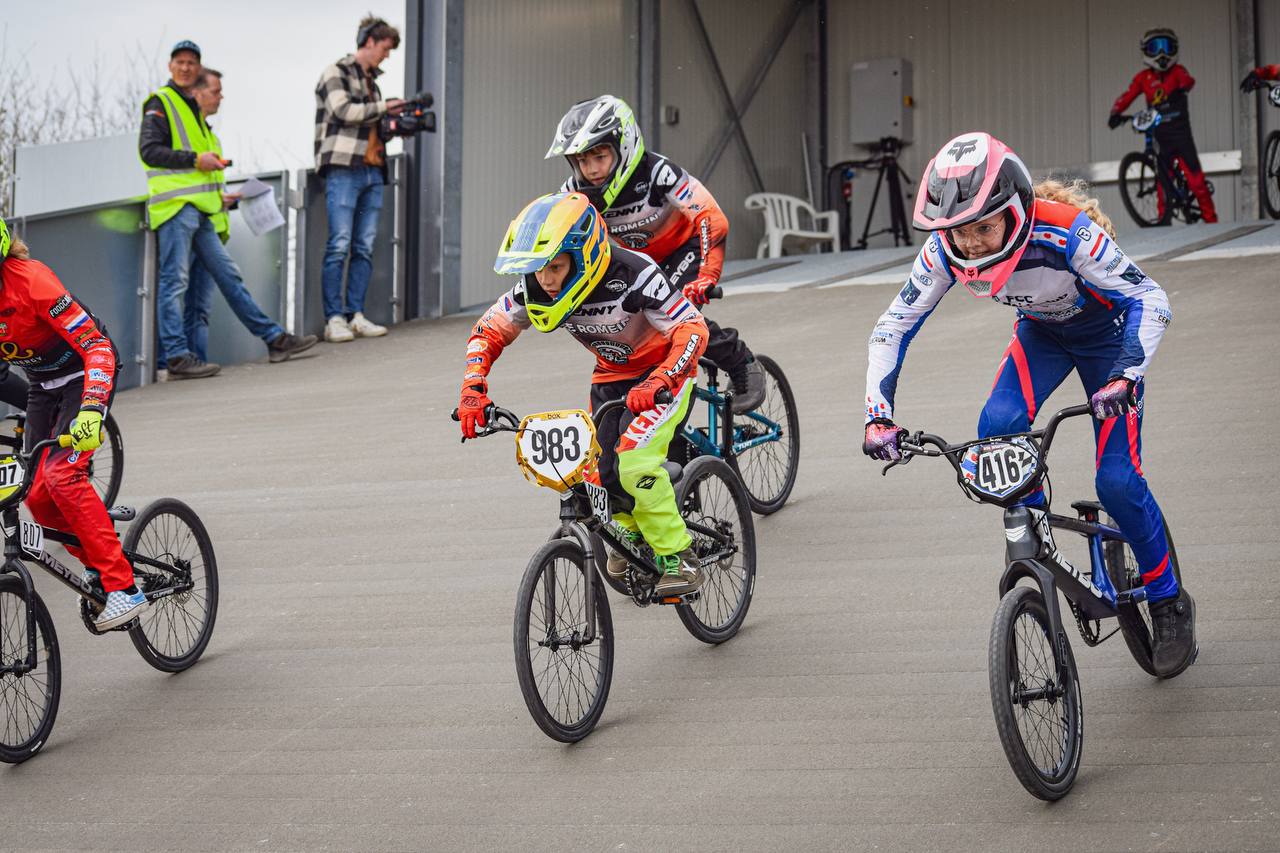 Problemen met starthek: Gronings kampioenschap BMX in Zevenhuizen wijkt noodgedwongen uit naar Assen