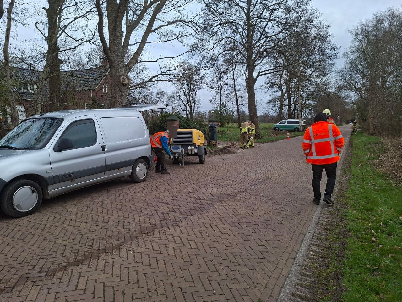 Gaslekkage ontstaan tijdens aanleg glasvezelkabel in De Wilp