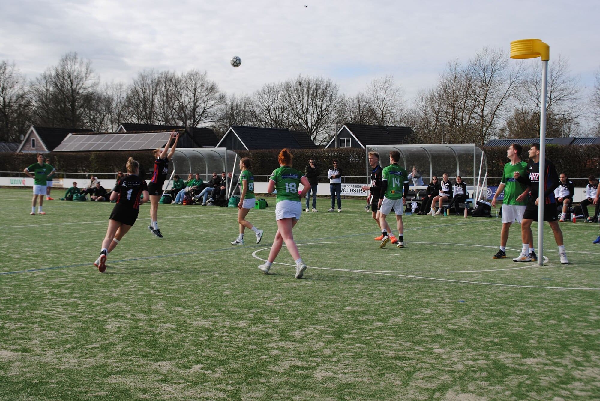 Spannende opener: KVW ’22 wint eerste veldwedstrijd met 18-15