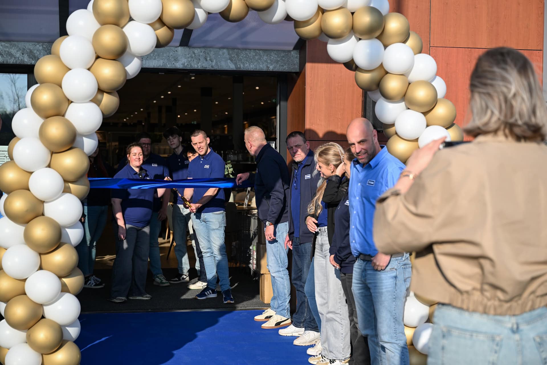 Nieuwe JYSK-vestiging in Leek officieel geopend: '1500 vierkante meter grote woonwinkel' (Video)