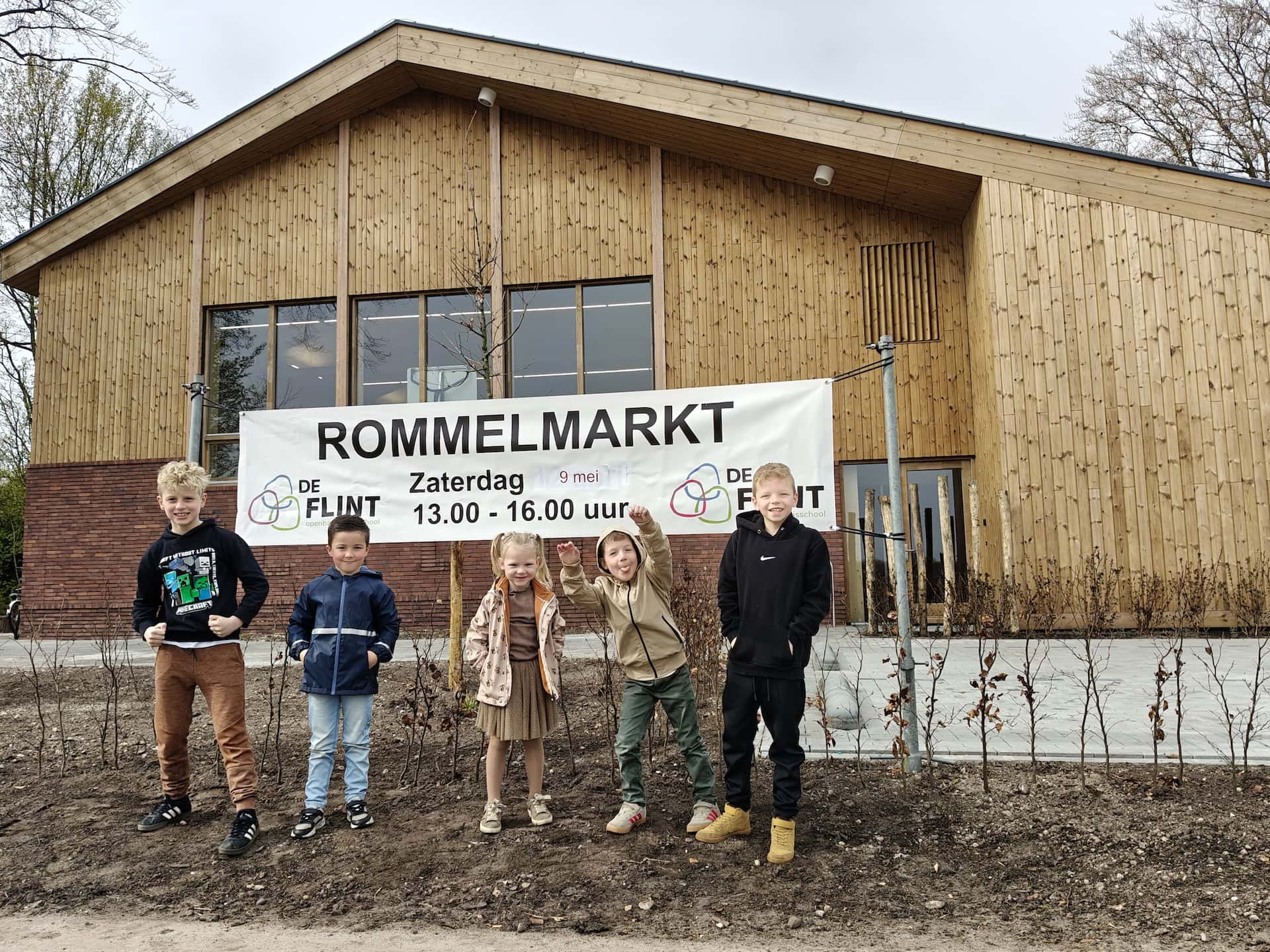 Voor het laatst op de oude locatie: rommelmarkt OBS De Flint in Nietap