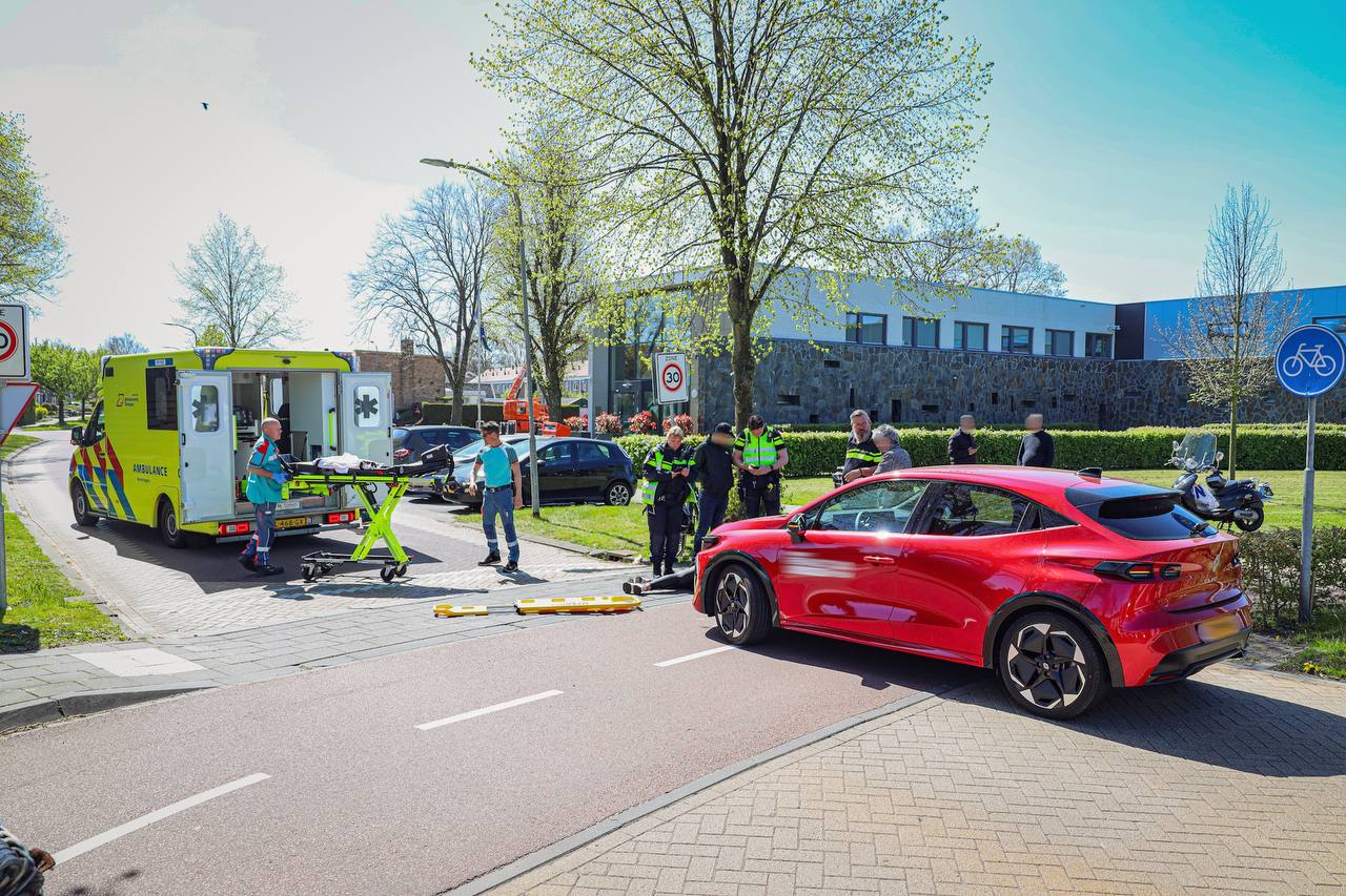 Fietsster gewond na aanrijding met automobilist op Euroweg in Leek