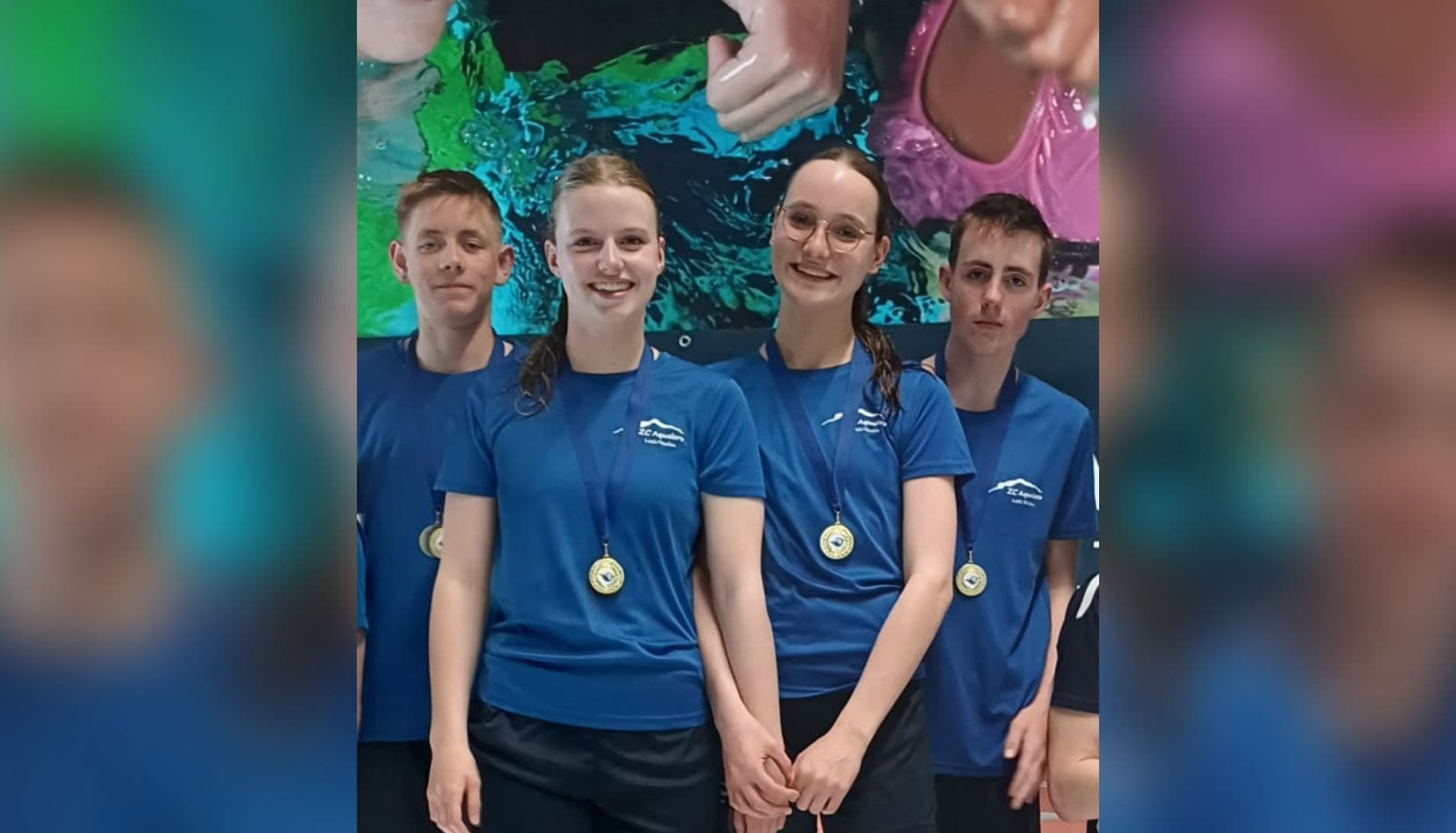 Aqualero-zwemmers schitteren in Delfzijl: estafetteteam pakt winst