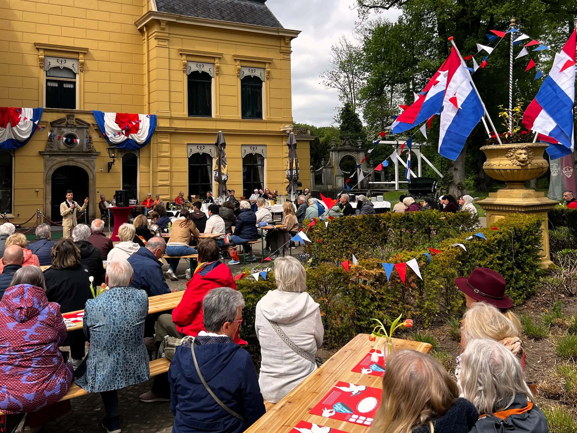 Eerste Bevrijdingslunch op Nienoord trekt ruim 120 gasten en een bijzondere gastspreker