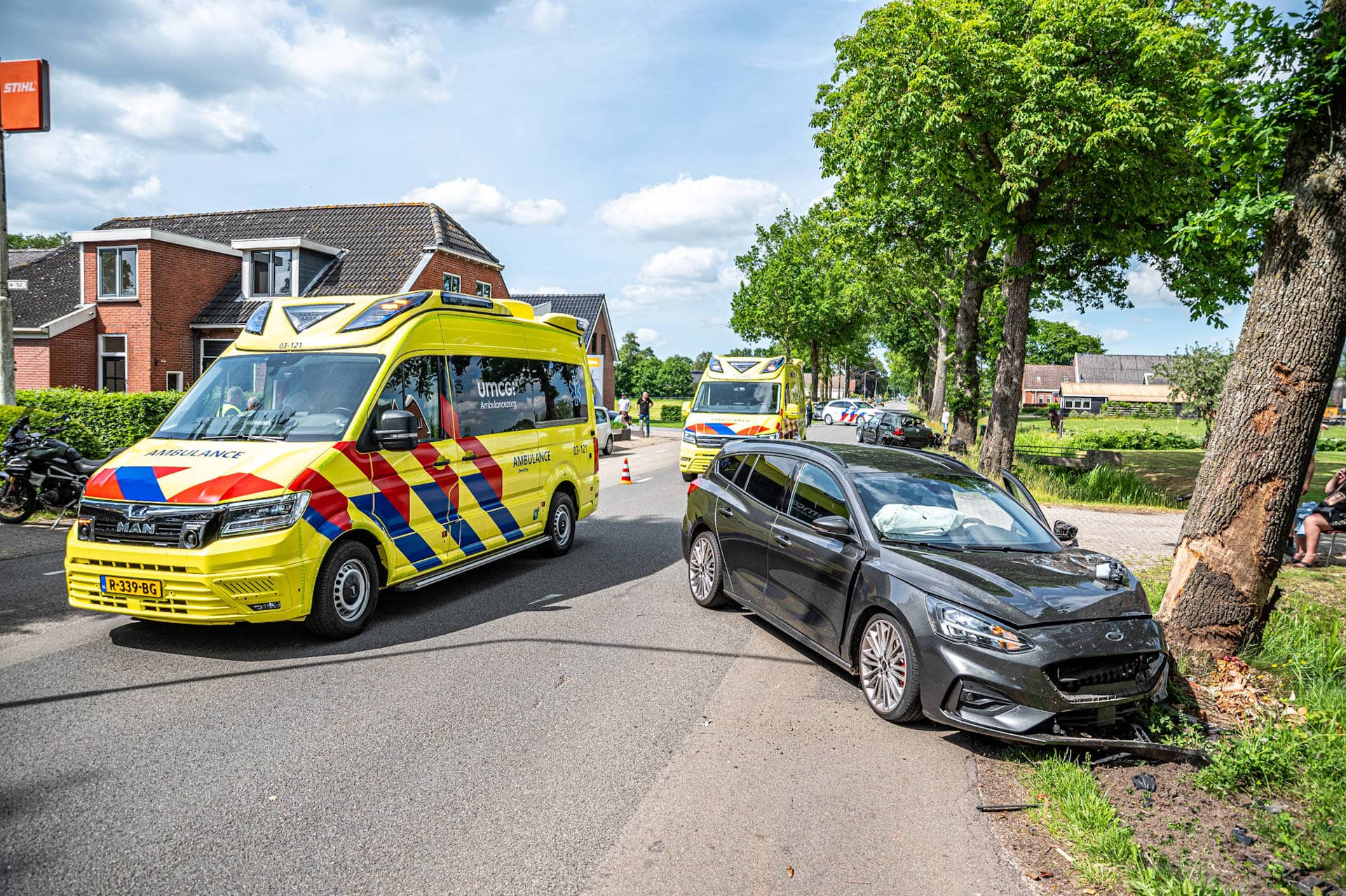 Ernstig ongeluk op Oudestreek in Zevenhuizen: drie ambulances ter plaatse