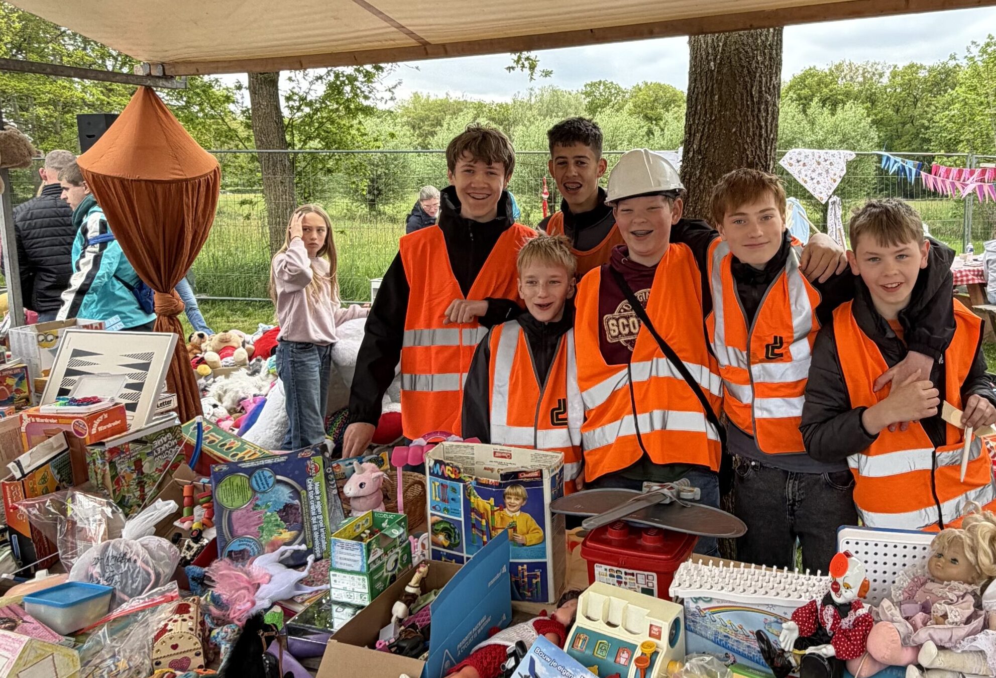 Rommelmarkt OBS De Flint trekt volle bak en volgend jaar een nieuw thuis