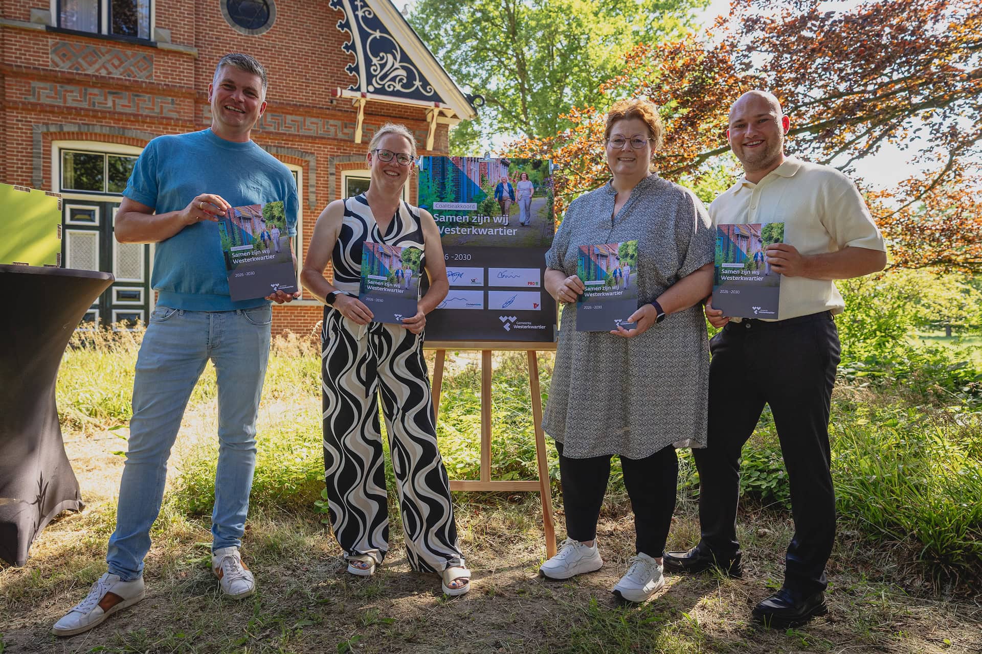 ‘Samen zijn wij Westerkwartier’ – partijen presenteren coalitieakkoord op zomerse dag in tuin landgo