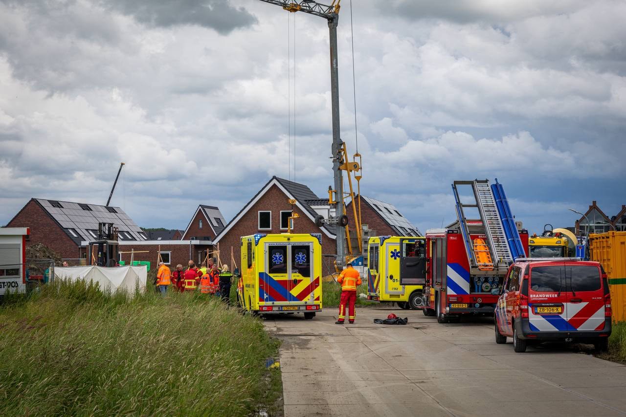 Fietser zwaargewond na aanrijding met vrachtwagen in Zuidhorn