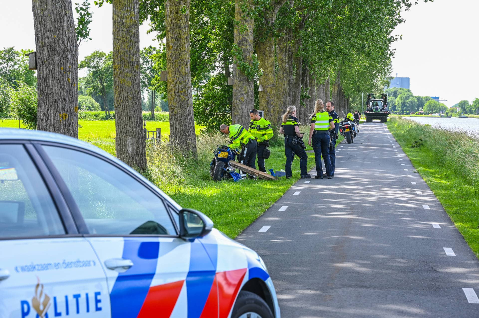 Motorrijder zwaargewond na crash in Lutjegast