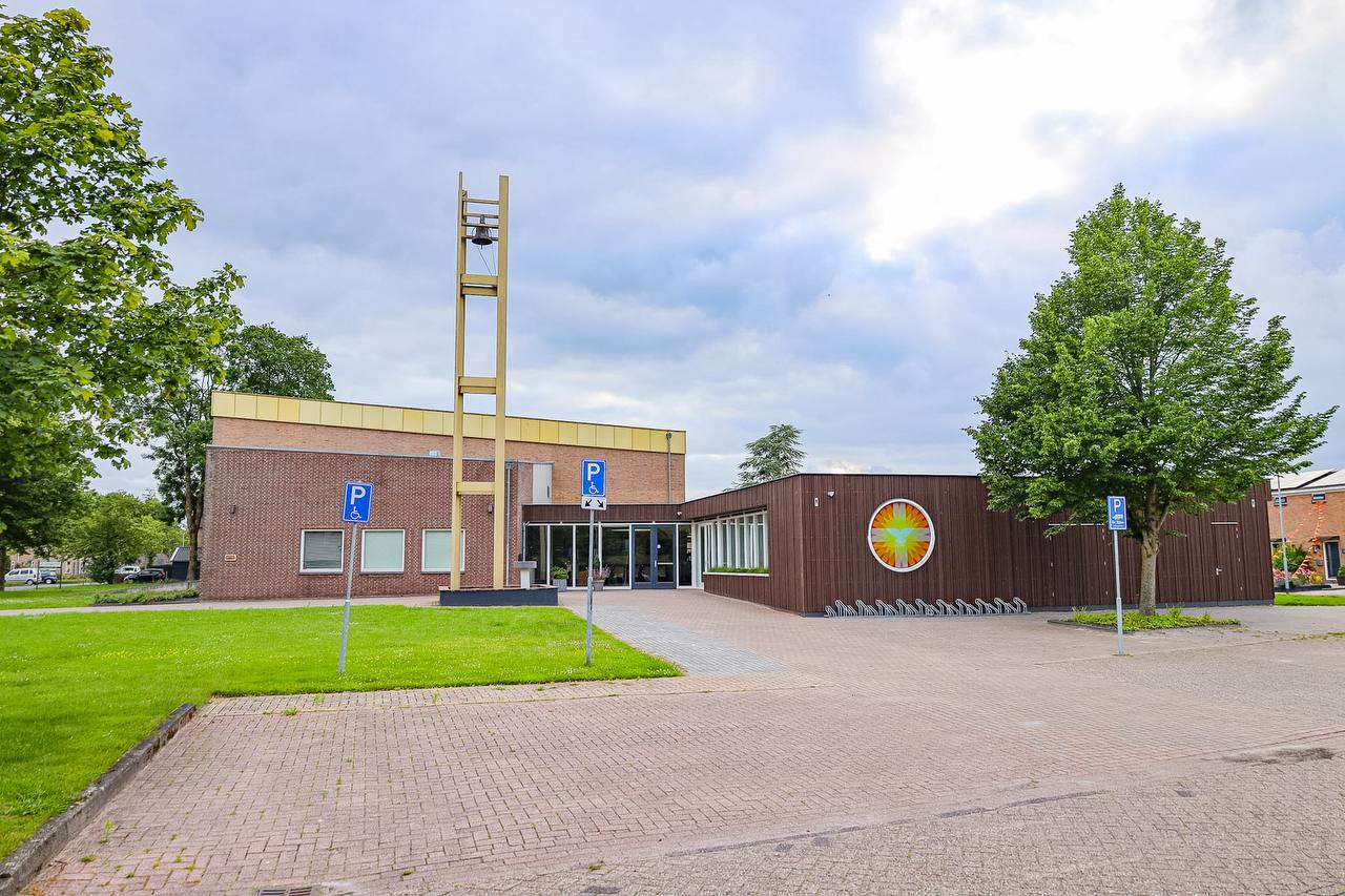 Kerk De Hoeksteen in Leek gaat twee chalets plaatsen voor Oekraïense gezinnen die al jaren in jeugdr