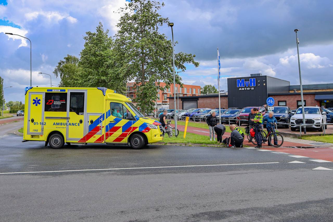 Fietser gewond na aanrijding met auto bij Industriepark in Leek