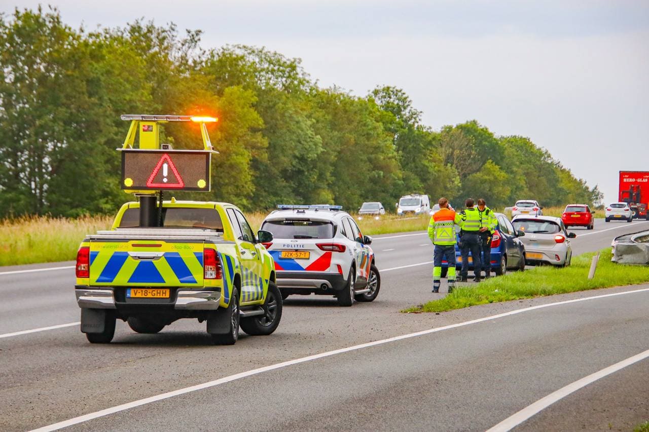 Auto afgesleept na aanrijding op A7 nabij afrit Leek