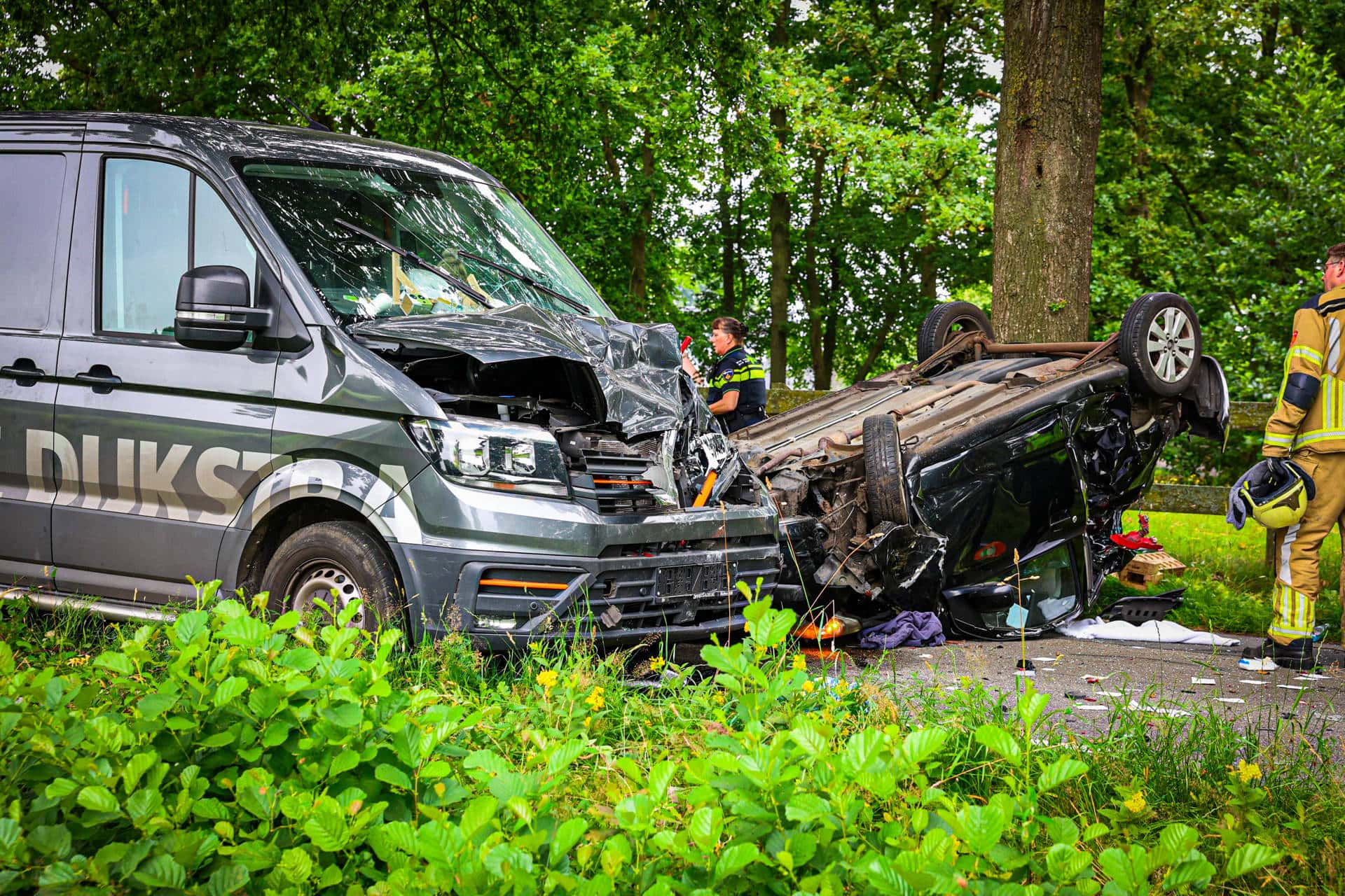 Ernstig verkeersongeval Drachtstercompagnie: automobilist (69) uit Westerkwartier zwaargewond