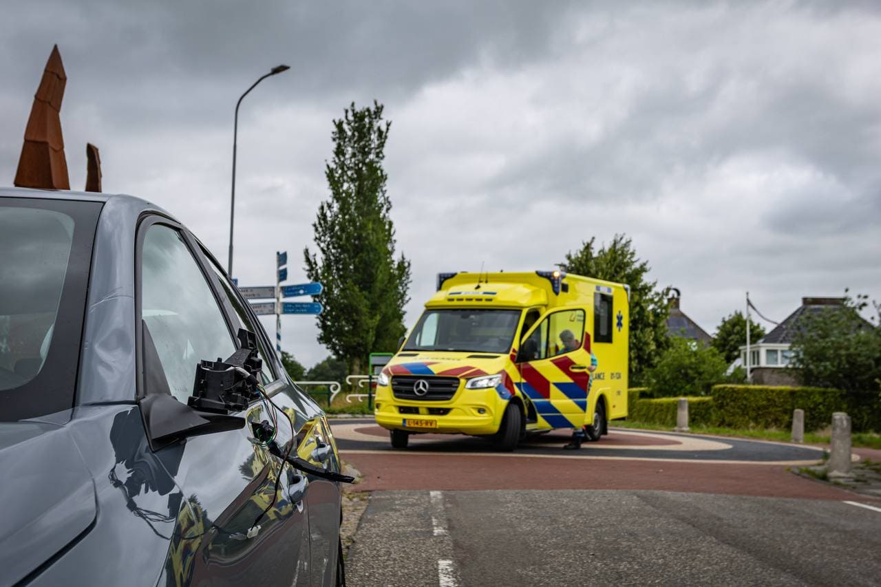 Ongeval op Hoendiep Oostzijde in Briltil, wielrenner komt ten val na voorrangsfout automobilist