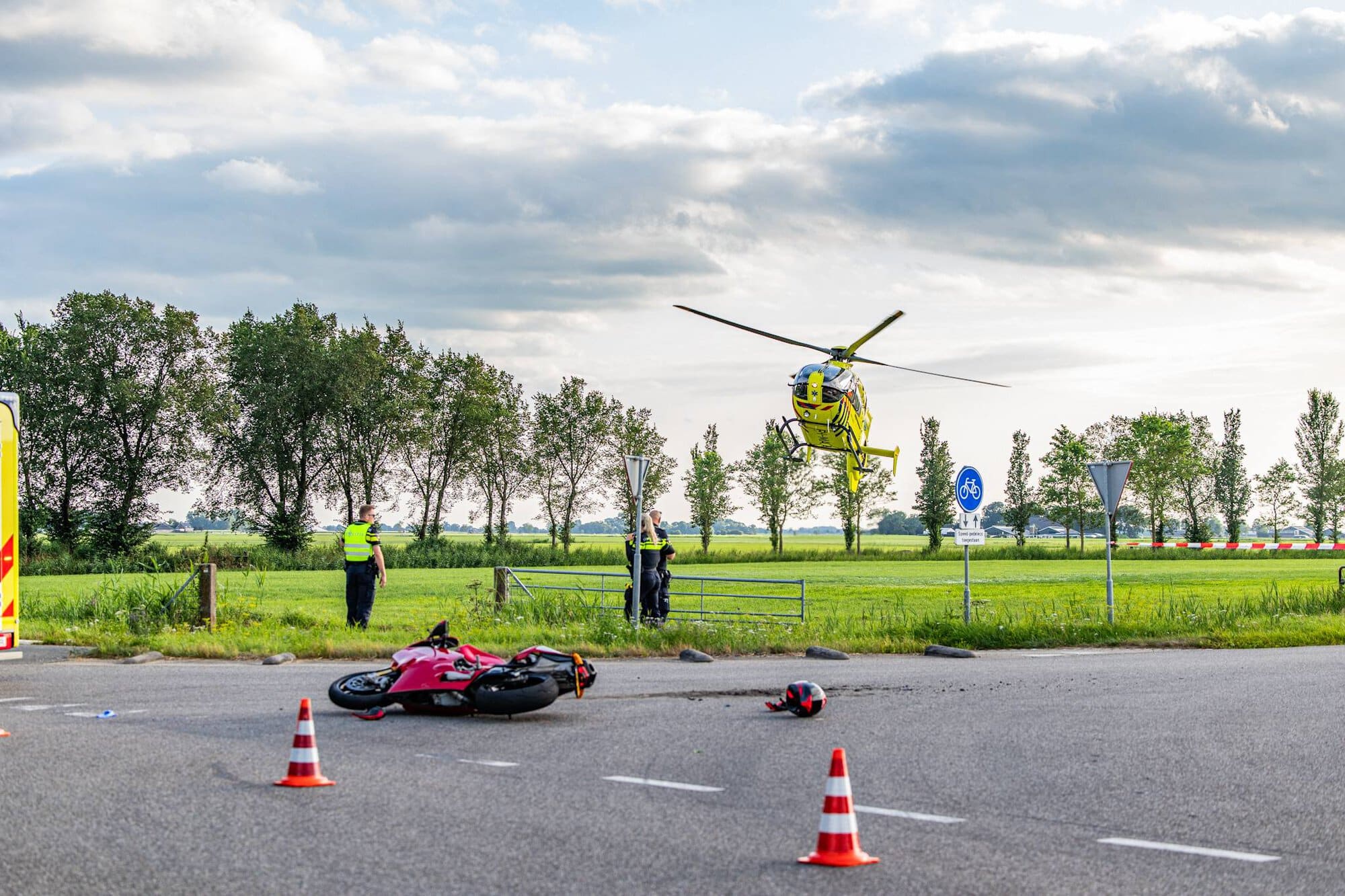 Motorrijder ernstig gewond na botsing met lijnbus bij Oldehove