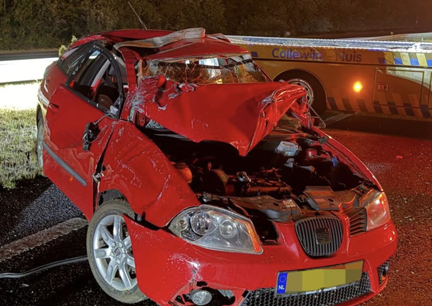 Nachtelijk ongeluk op de A7: auto slaat meerdere keren over de kop