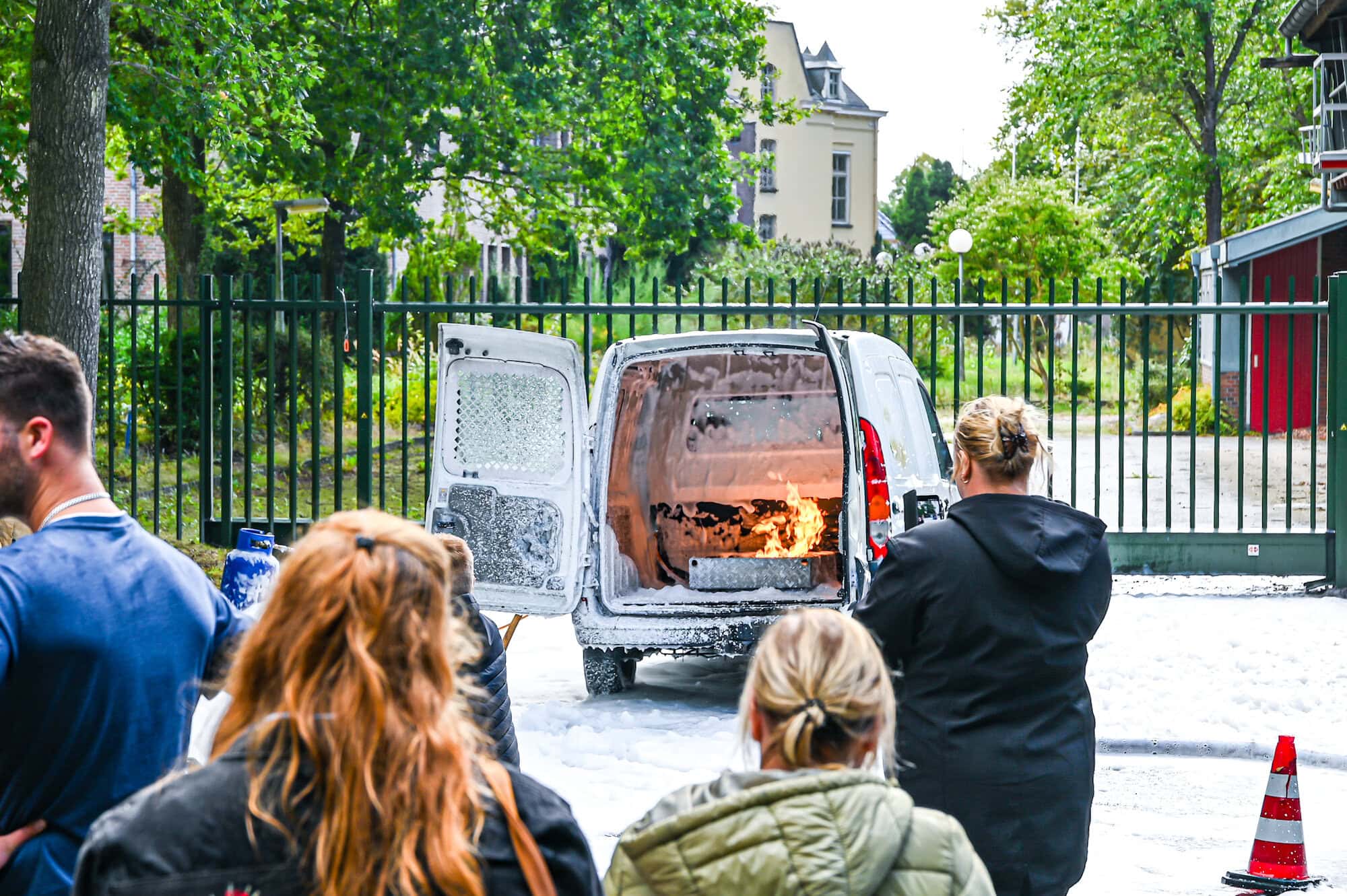 Zelf brandjes blussen en toffe demonstraties bij opendag Brandweer Leek