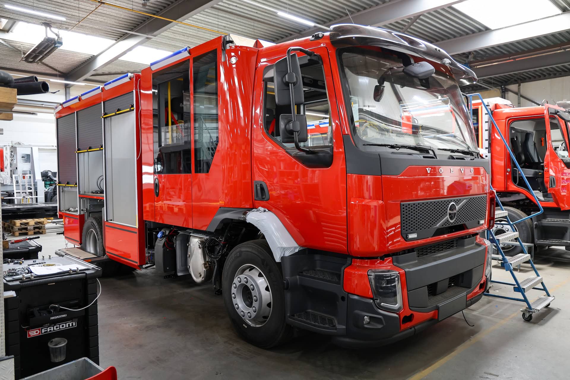 Nieuwe tankautospuit voor Brandweer Leek vanaf nu in productie bij Ziegler in Winschoten