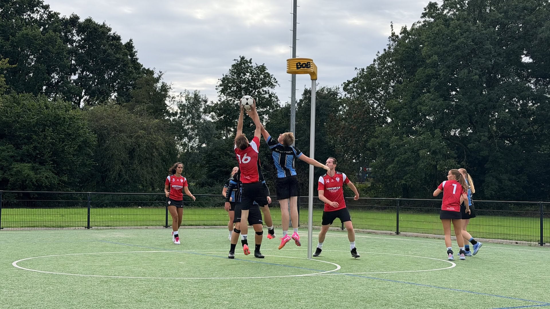 Sparta Zevenhuizen korfballers winnen ondanks sterke opmars van thuisploeg in Leeuwarden