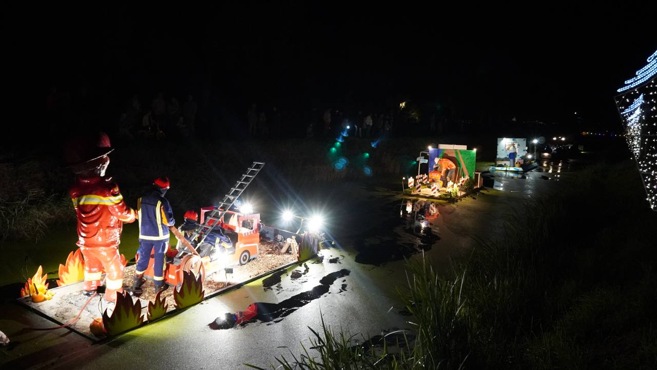 49ste Gondelvaart Jonkersvaart trekt met prachtige creaties veel bekijks