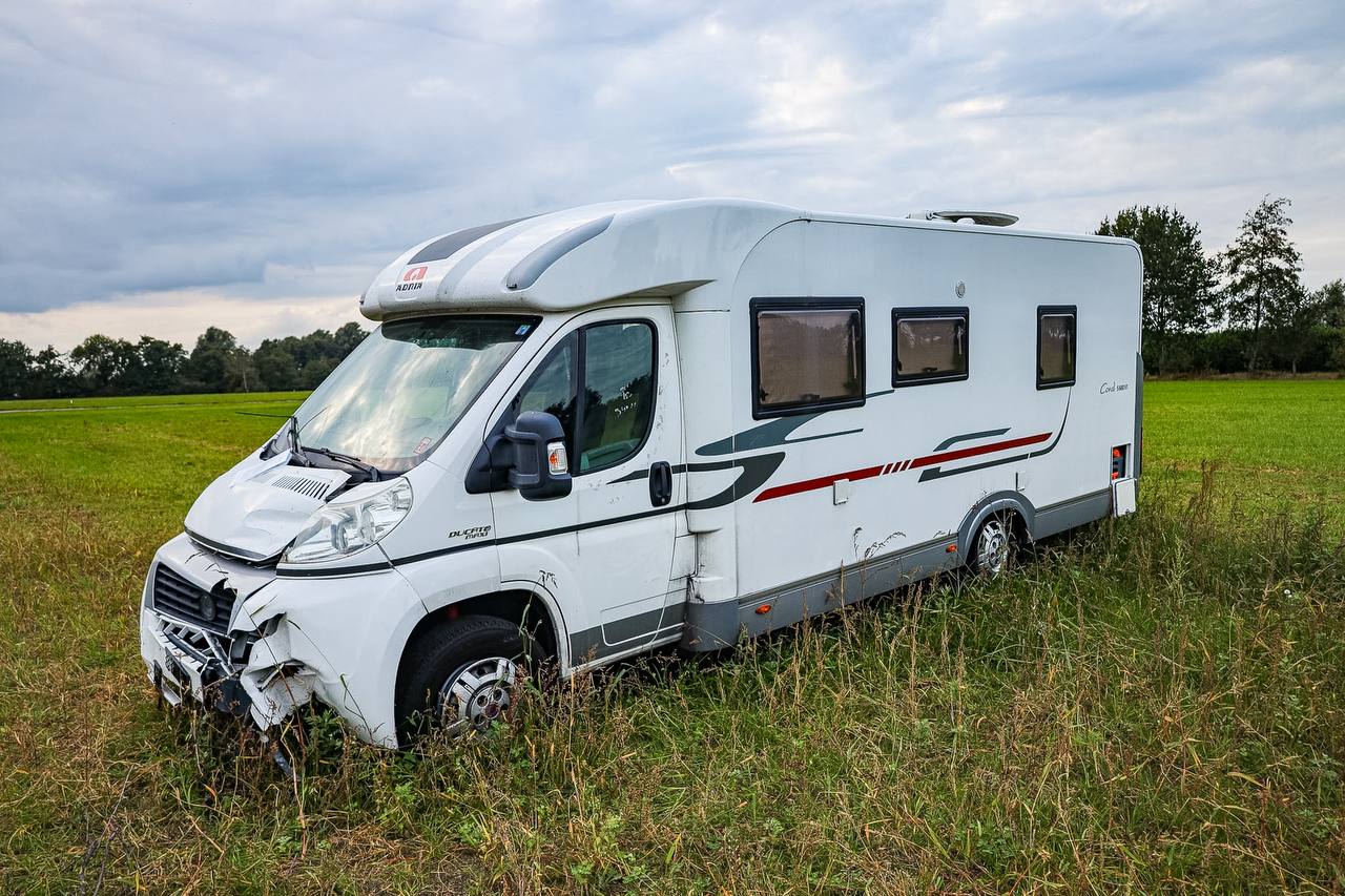 Gemeente Westerkwartier geeft eigenaar tot 8 oktober om defecte camper aan Grijze Hoogte in Leek te 